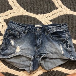 Jean shorts with small rips
